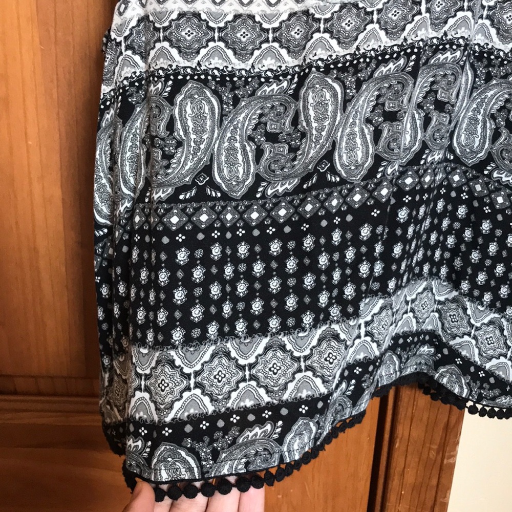 Black patterned tank top - Picture 2 of 4